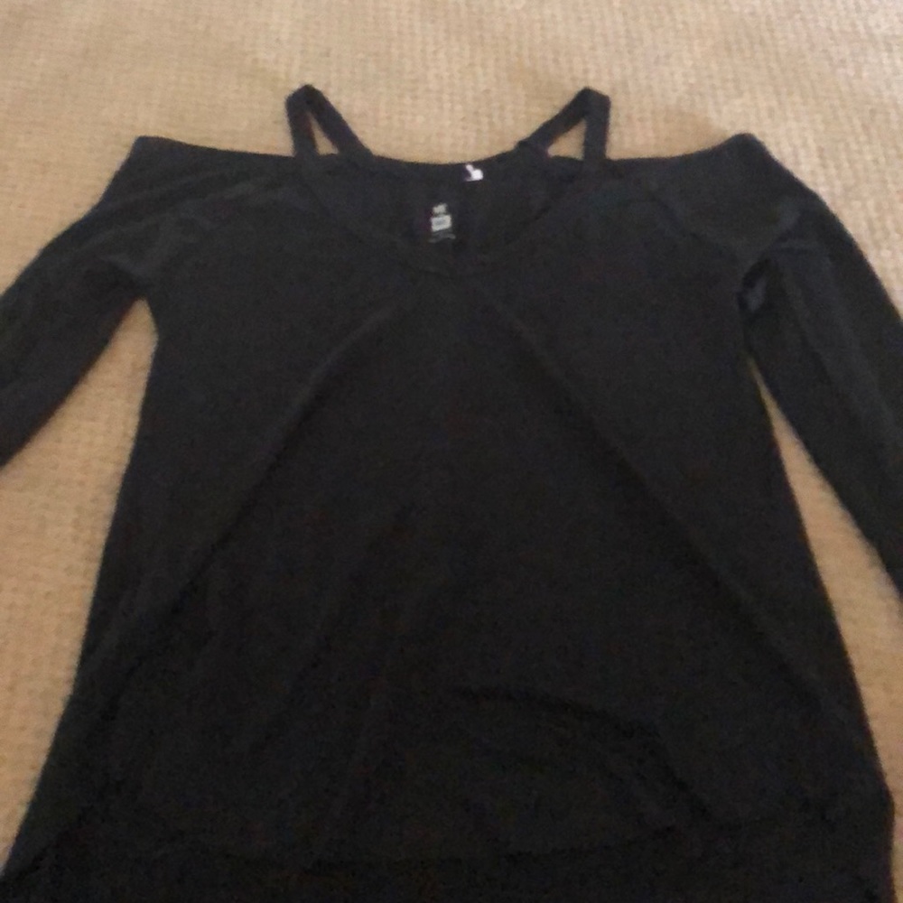 Cut out long sleeve shirt